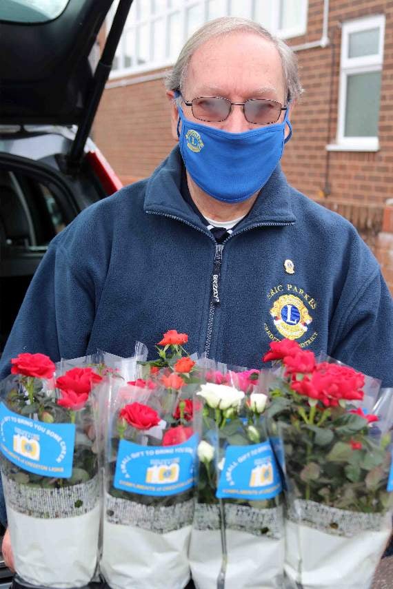 Lion Eric Parkes with some of the flowers donated to Age Concern Crediton. AQ 0371