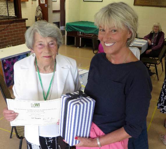President Jan Gray presented a gift and certificate to longstanding member, Kennedy Gregory. SR 1998