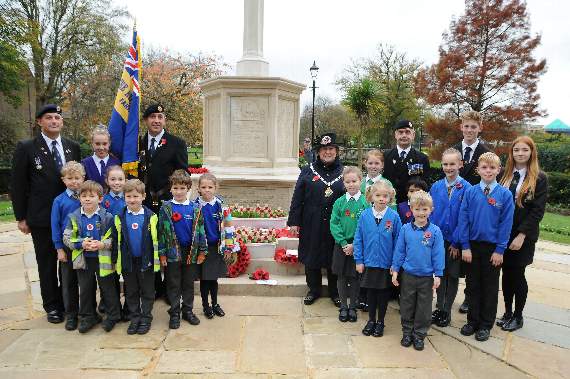 Pupils from Farnham schools with Farnhamn Town Mayor Pat Frost and Royal British Legion representatives