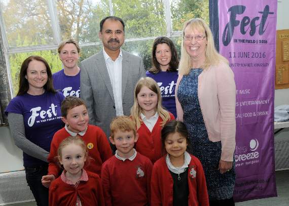 Lisa Wallis-Adams, Tamsin Yates, Maqbool Ahmed, Lucy Ambache and Sharon Morton with children at Binsted Primary School. Picture order no: AD19-136-16 (altonherald.com)