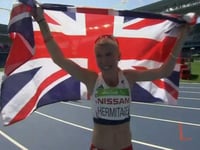 Golden 400m star Hermitage breaks world record
