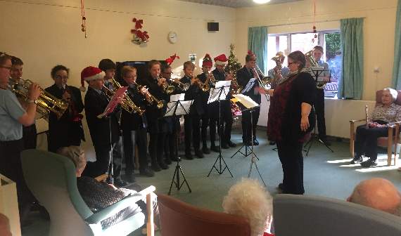 Youngsters from Amery Hill School sing Christmas carols to patients on Anstey Ward at Alton Community Hospital