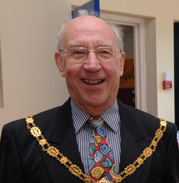 John Ward with Oliver, Harry, Benjamin, Isabella, Paige, Leanne Whattingham and Gail Whattingham