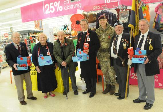 Left to right: Bob Hall, Tony Rudgard, Lt Col James Jack, Angela Glass, Damian Hinds MP, Sainsbury’s manager Stu Purdey, Terry Burns (LD45-203-16)
