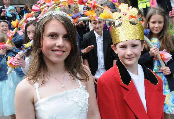 May Queen and King Molly Lee and Ludovic Berridge. Picture order no: AD21-83-17 (altonherald.com)