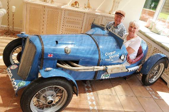 Jerry and Jean Woodrow in their unique Mini Cooper. Picture order no: AD23-11-17 (altonherald.com)
