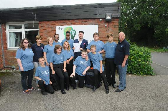 Headteacher Gordon Jackson,  entertainer Jamie Raven and Gordon Parris.  FD38-02-17