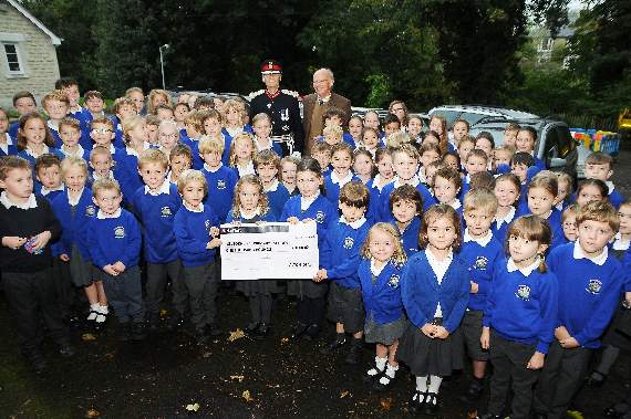 Lord Lieutenant of Hampshire Nigel Atkinson and John Harrap of the National Association of Decorative and Fine Arts Societies with pupils at Selborne Primary School. Picture order no: AD43-91-17