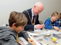 Mayor joins the fun at museum