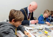 Mayor joins the fun at museum