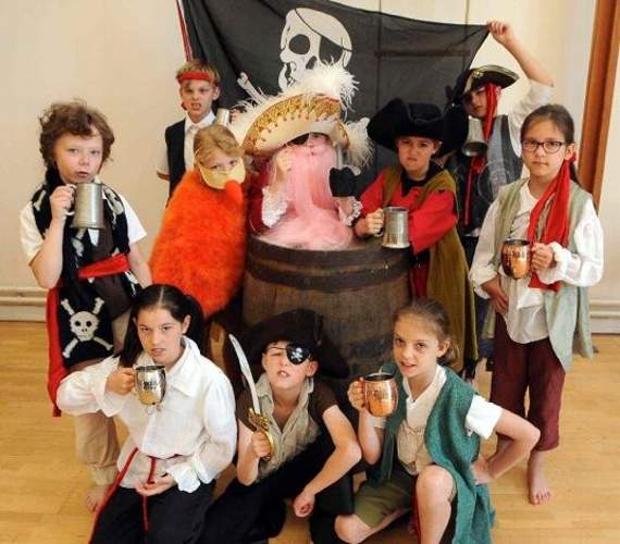 The rum tastes good around here: Pupils in Pirates of the Currybean. Picture order no: BD22-67-18