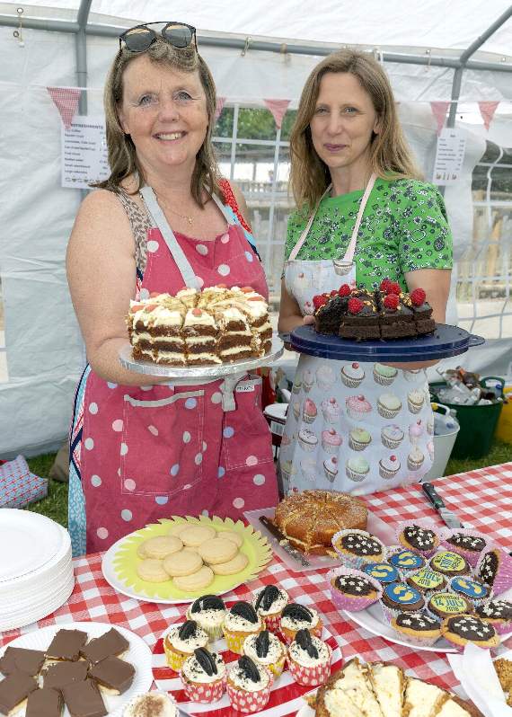 Rachel Miller and Deborah Theohari selling cakes (HD28-295-18)