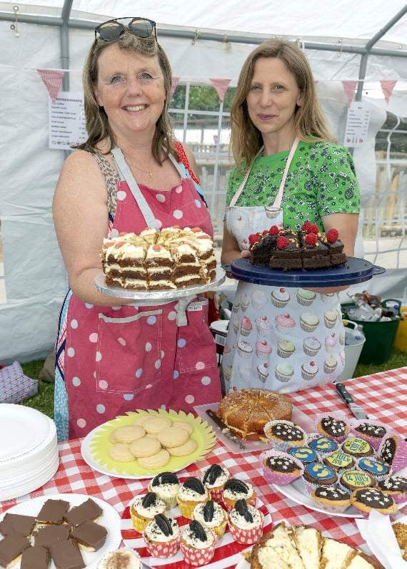 Rachel Miller and Deborah Theohari selling cakes (HD28-295-18)