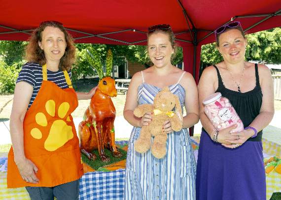 Nicola Mundy (left) with Carratsdale the hare, Sophie Owen and Delia Dallinger (HD28-297-18)