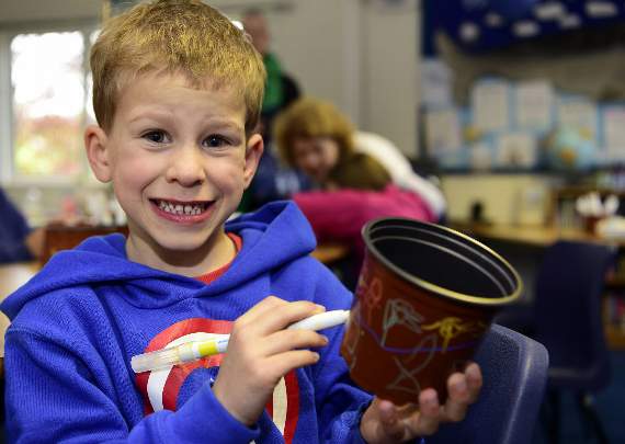 Five-year-old Joshua Stockel has a go at plant pot painting (HD21-128-18)