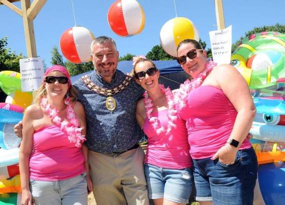 Lesley Chandler, mayor Derek Gardner, Sally Powell and Sarah Fowler. Picture order no: AD28-248-18