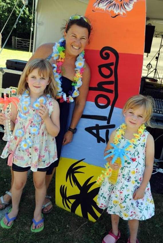 Charlotte Barton with Tibby and Kitty say ‘Aloha!’ Picture order no: AD28-245-18