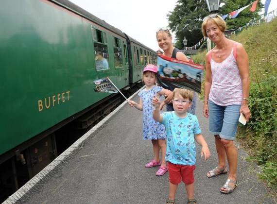 Amelie, Nicola, Noah and Jane are all smiles at the station. Picture order no: AD33-135-18