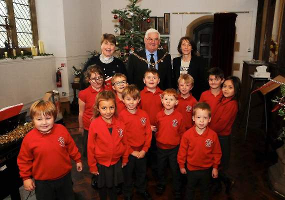 Reverend Hannah Moore, mayor David Attfield and Gemma Ball with pupils (FD52-119-18)
