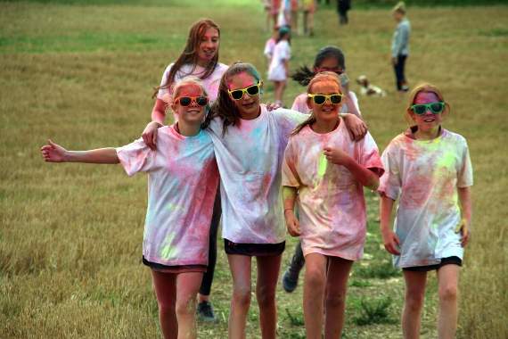 Wandsworth pupils get colourful for charity