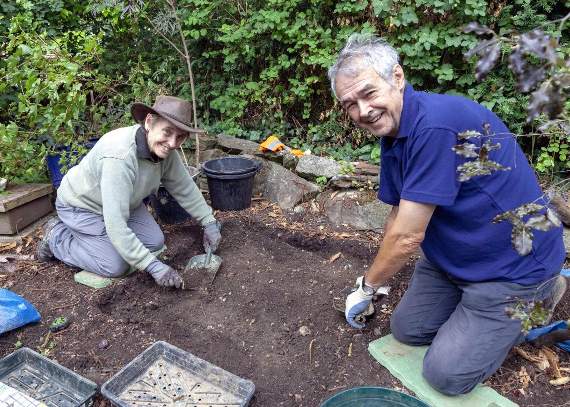 Chris Wilkins and Paul Kennedy form Liss Archaeology demonstrating how to dig a test pit. Picture order no: AD35-147-18