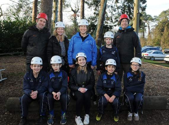 Lettie with pupils and staff from Barfield School (FD04-53-19)