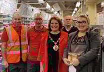 Mayor thanks posties for first-class Christmas service