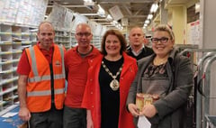 Mayor thanks posties for first-class Christmas service
