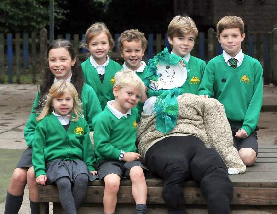 <p>Pupils at Beacon Hill School are being fed hot meals by parents and teachers because of a staffing crisis at school caterer Twelve15</p>