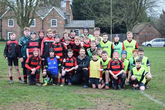 Former England ace Jonny Wilkinson poses with some of the club’s young players