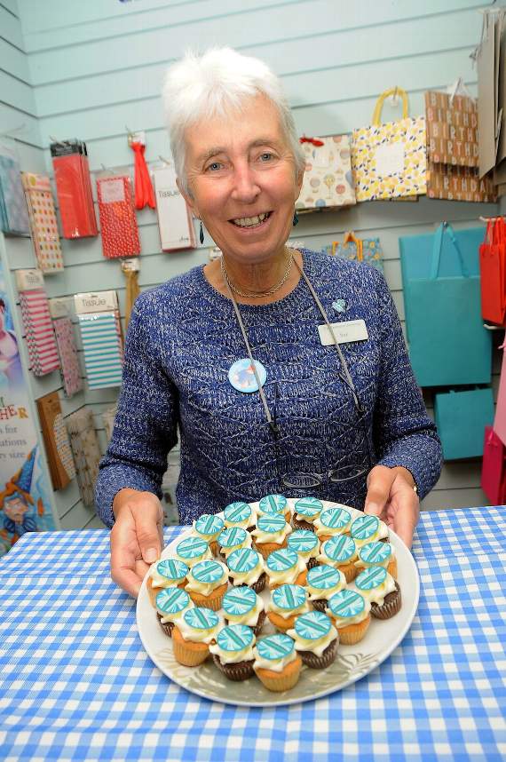 Sue Adsett with the special Paddington Bear birthday cake (HD42-69-18)