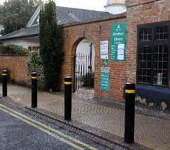 <p>Farnham Library in West Street</p>