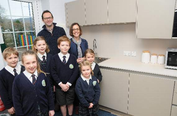 Ben Gane and Ruth Worswick with pupils in the school’s new staff kitchen. Picture by Katie Hill (HD08-161-19)