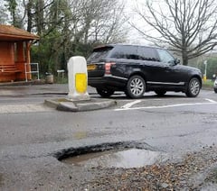 Councils face funding cuts over pothole repairs
