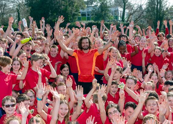 More than 400 Woolmer Hill students took part in Joe’s high intensity interval training workout. Pictures by Paul Fitchett (HD15-25-19)