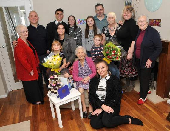 Doris Bendall celebrated her 105th birthday with lots of family members (Picture order no: FD08-18-19)