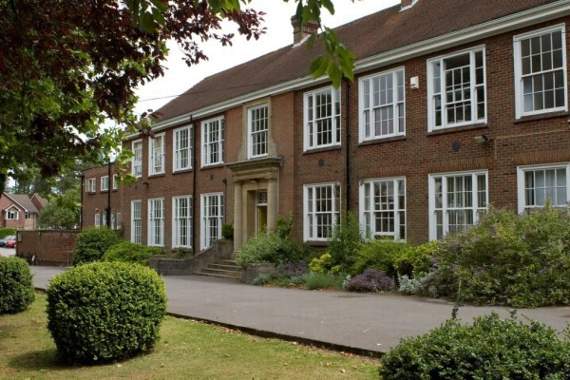 <p>South Farnham School</p>