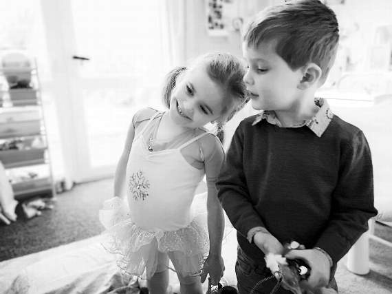 Blue with his girlfriend Carmela