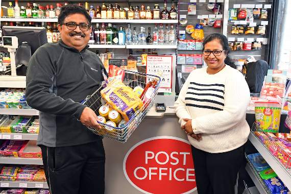 Bala and Sue Thayaparan. Picture: Malcolm Wells (HD02-30-20)