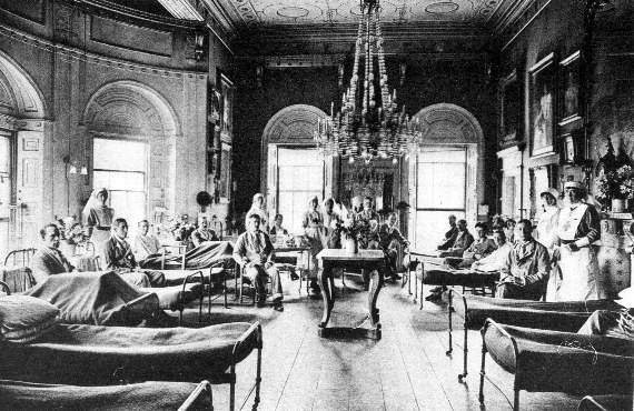 Loaned by the Anderson family, Waverley Abbey House was the first country house in Britain to be converted into a military hospital during the First World War, and treated more than 5,000 soldiers