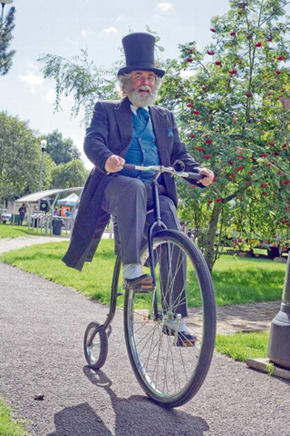 •Montague d’Andy – Andy Clay – and his penny farthing in Coleford.