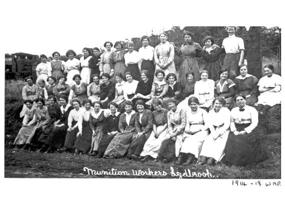 •Munitions workers at the Lydbrook Cable Works.