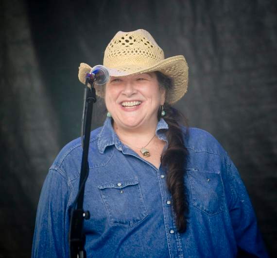 Jane Pearl sings backing vocals for the Earl Band.