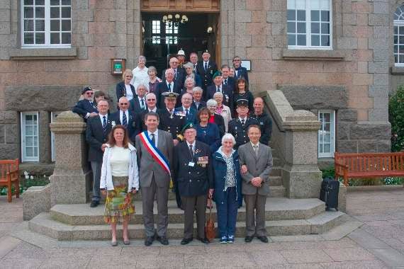 n The whole group pose for a photo at Perros Guirec Hotel de Ville (town hall) following a champagne reception. In front are Catherine Pontailler, Mayor Erven Leon, John Eskdale (RNA), Elsie George and Bernard Ernot.