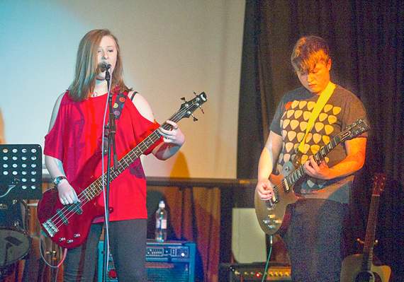 •Vocalist and bassist Paige Allingham and Ashley Brookes.