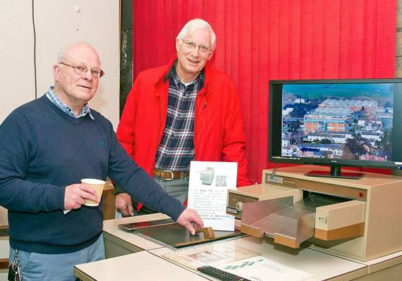 •Production team members Gerald Cooke and Brian Reeves with a 1959 914 – the world’s first commercial plain paper copier.