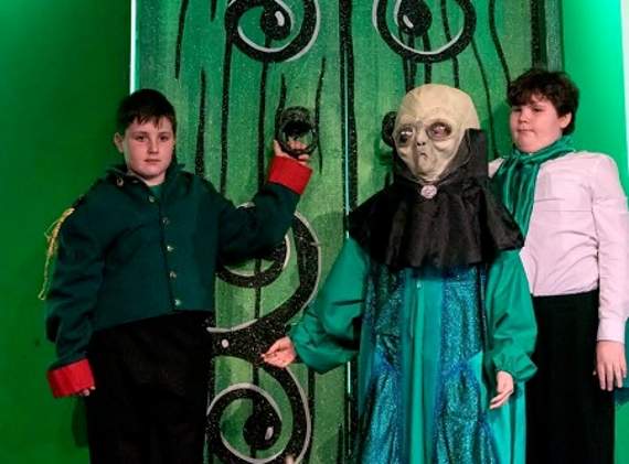 Wizardly goings-on at the entrance to Emerald City of Oz.
