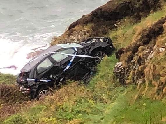 Car goes over cliff on Marine Drive