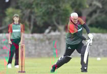 Crosby maintain pace at the top with Cronkbourne win