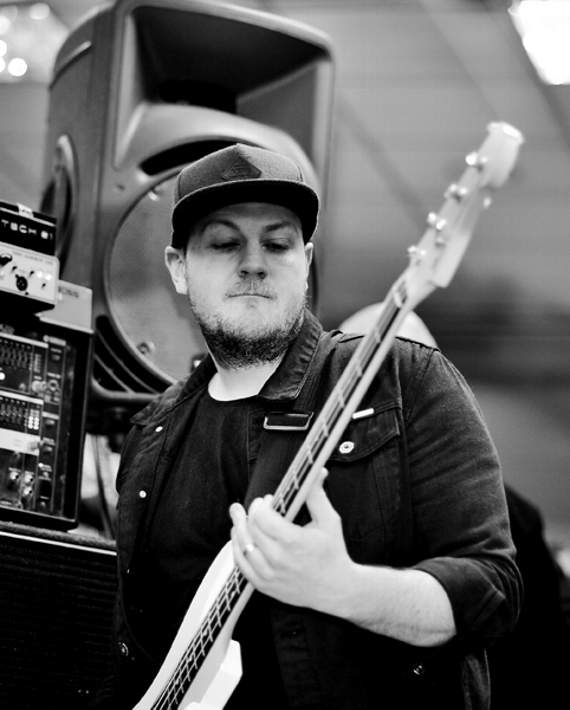 Reigning Days play Newton Abbot's Phoenix Sound ©MDA/StevePope